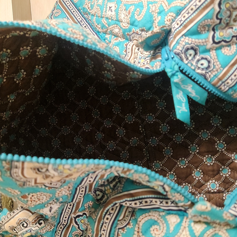 Vera Bradley Blue and Cream Travel Bag Weekend Bag Floral Bag Tote Bag - Picture 4 of 6